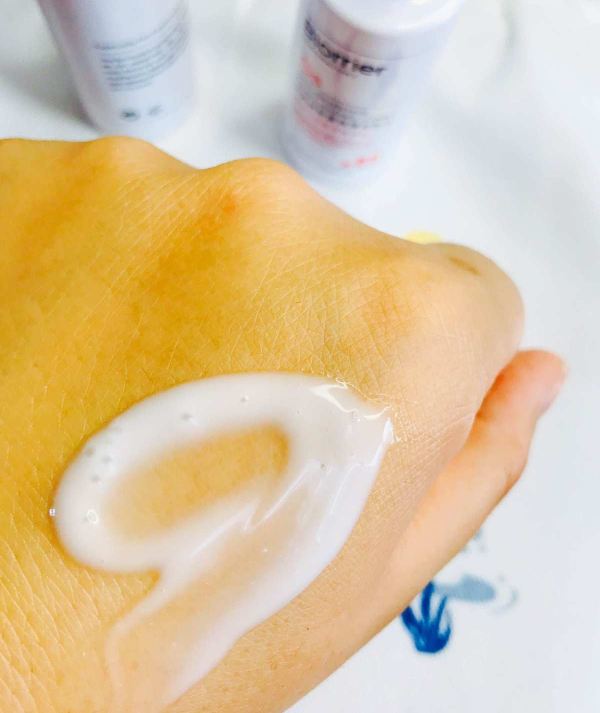 最近比较经常用的是这个珀芙研 他是专门为肌设计的一个品牌 然