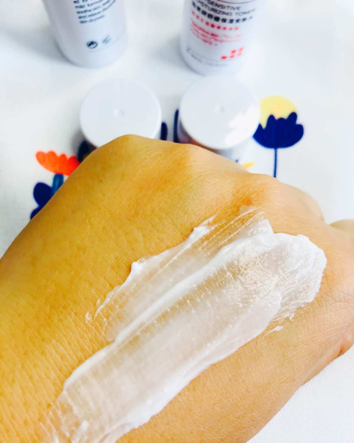 最近比较经常用的是这个珀芙研 他是专门为肌设计的一个品牌 然