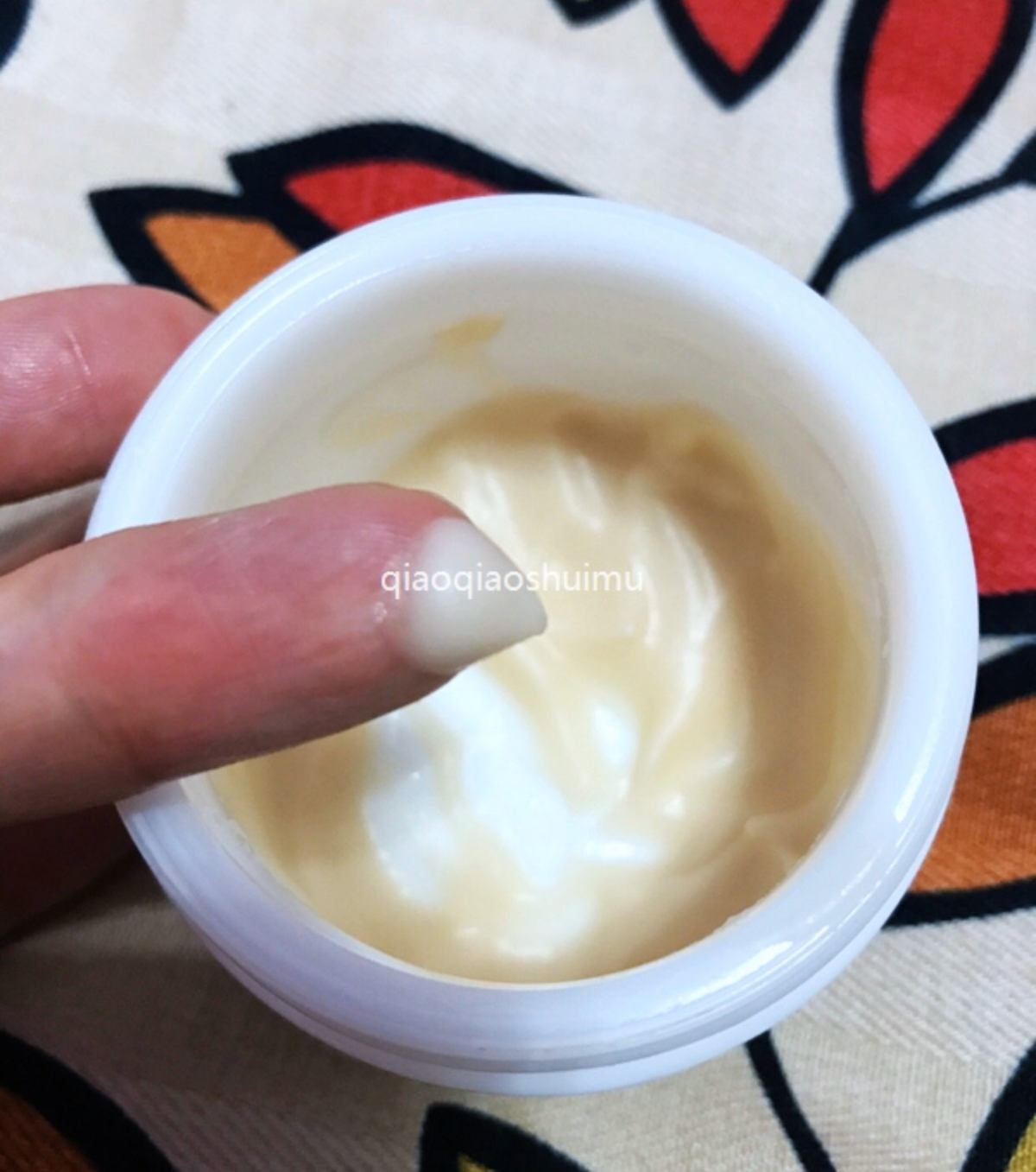 其实我现在手头大部分都是贴片面膜了 涂抹式的不多 但有一瓶涂