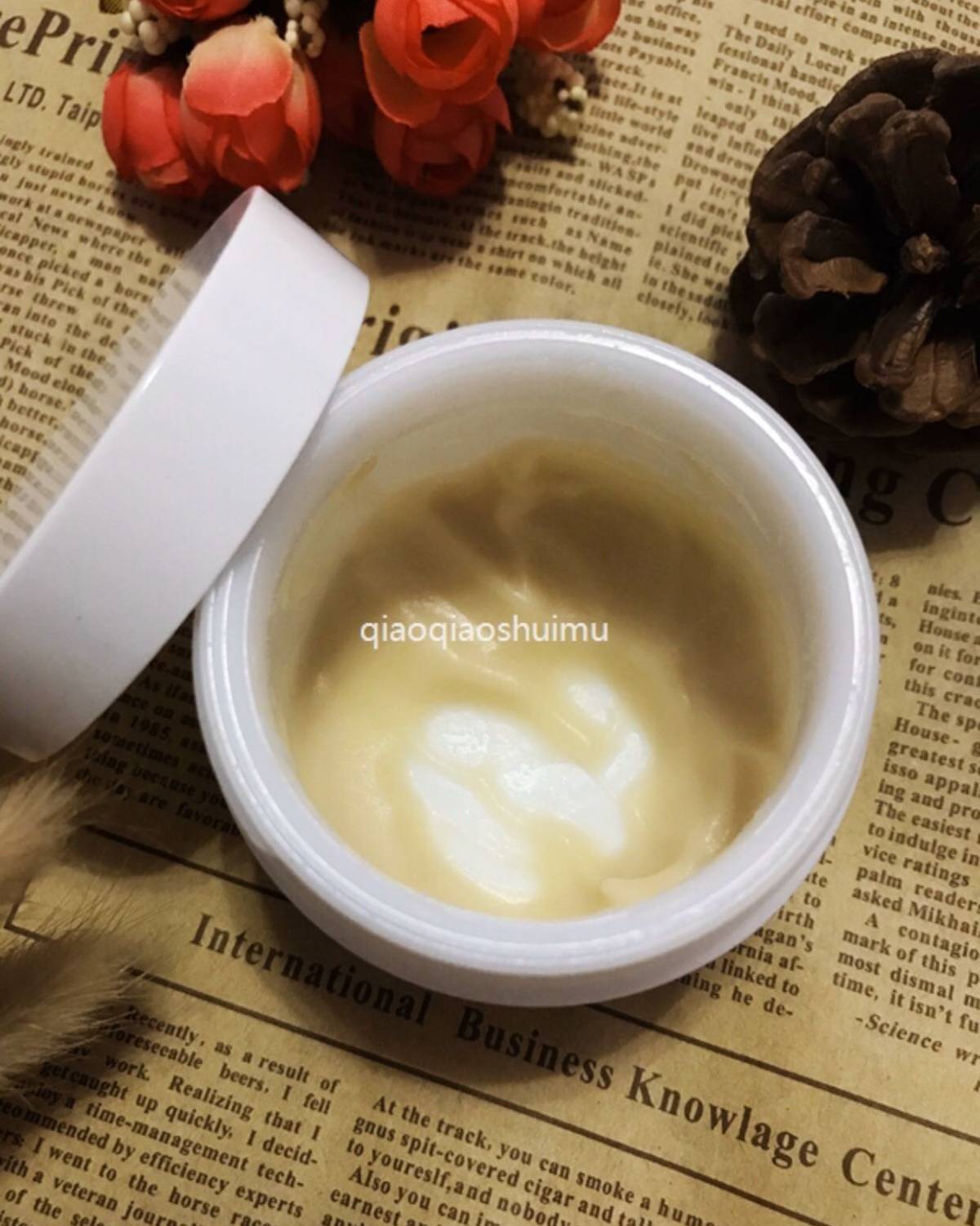 其实我现在手头大部分都是贴片面膜了 涂抹式的不多 但有一瓶涂