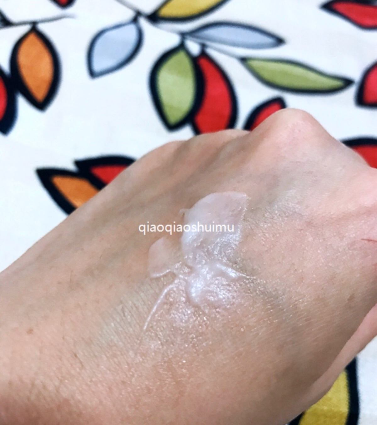 其实我现在手头大部分都是贴片面膜了 涂抹式的不多 但有一瓶涂
