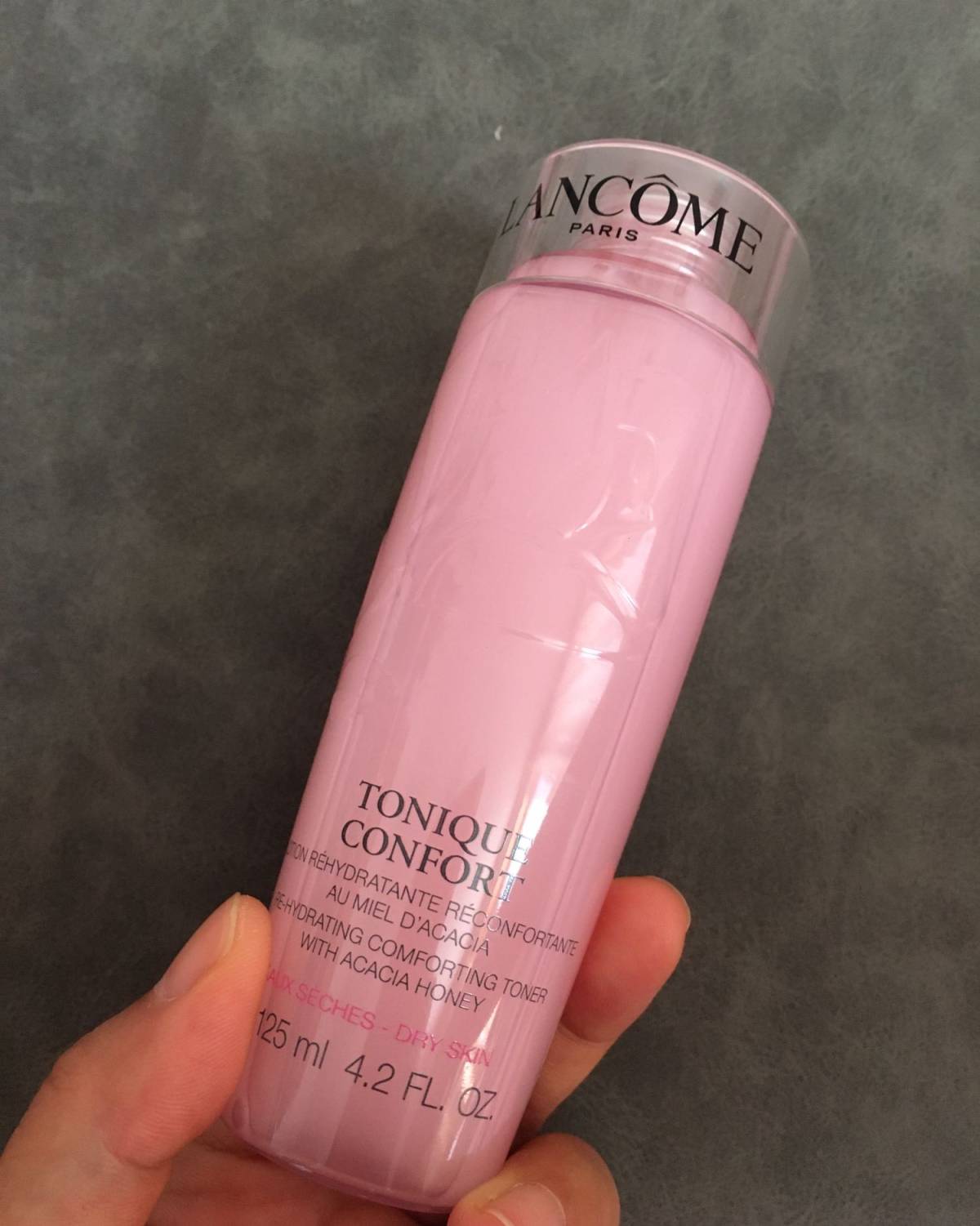 夏天快到了，护肤很重要！ 在家这段时间用的是兰蔻粉水、雅诗兰