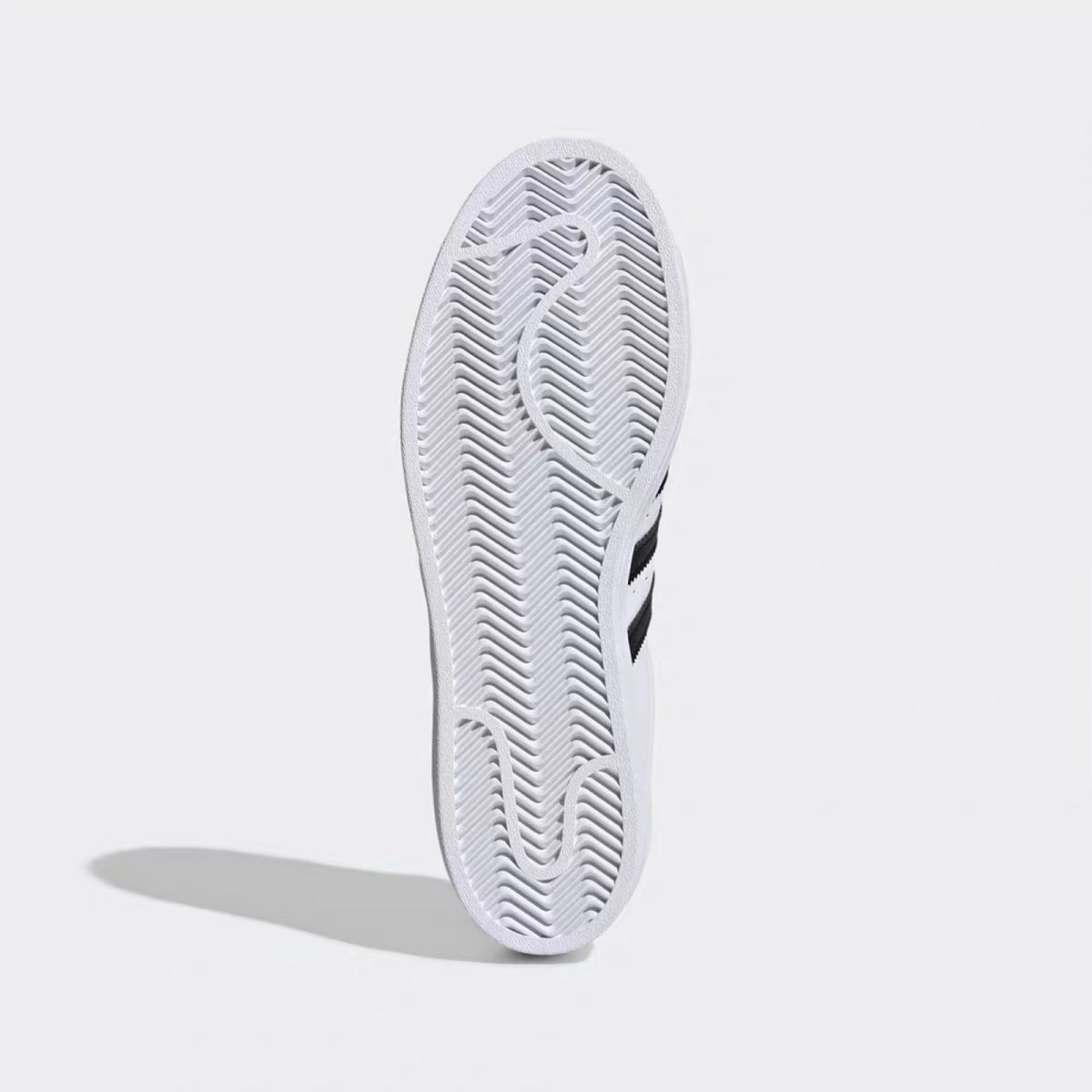 Adidas黑金运动鞋！🌸 打算520送自己的礼物🎁，可