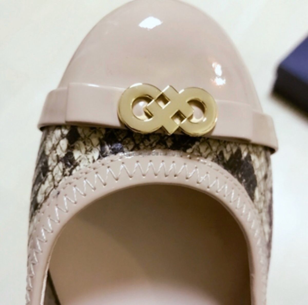 Cole haan，中文称可汗。Cole haan的鞋子一直