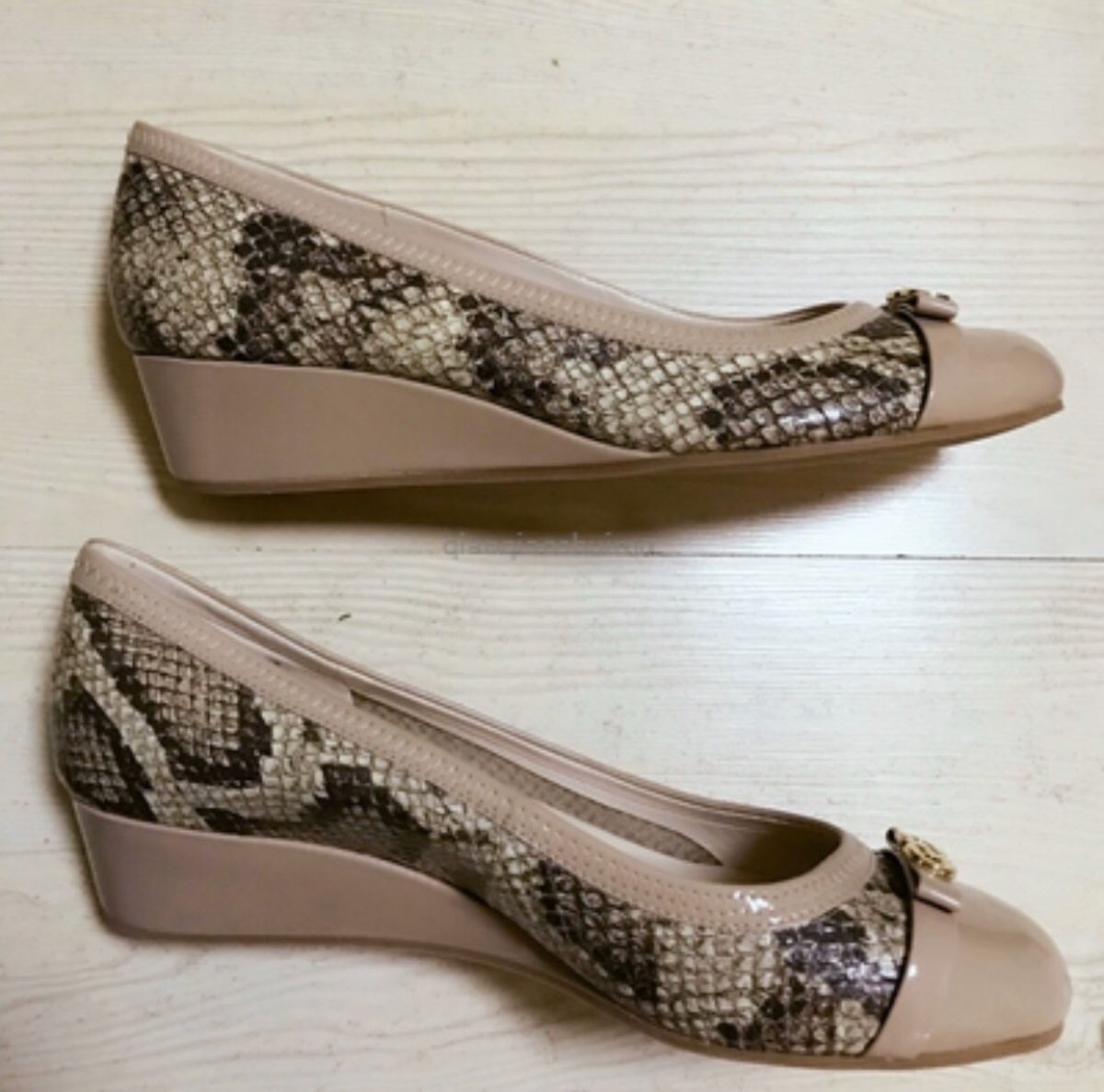 Cole haan，中文称可汗。Cole haan的鞋子一直