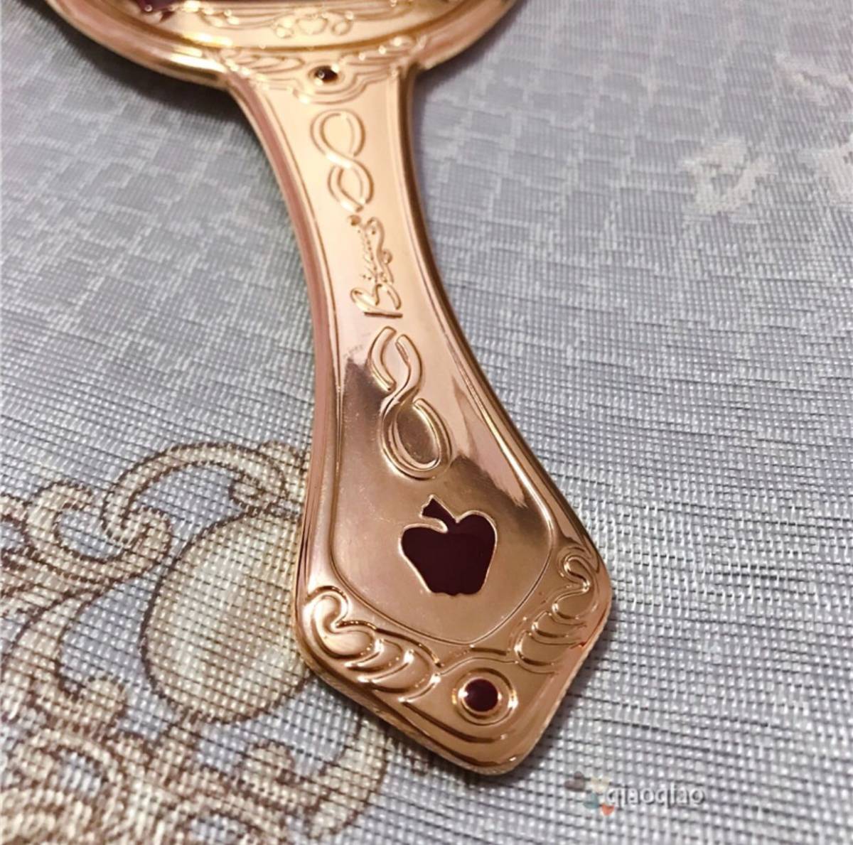 晒一款超美的化妆镜❤️ 其实呢，我化妆一般都是在卫生间的镜柜