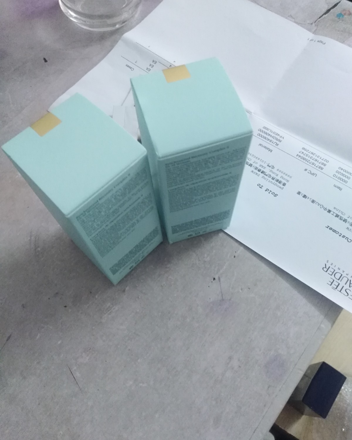 中国香港雅诗兰黛买一送一，虽然没有美国划算，但是还是比国内划