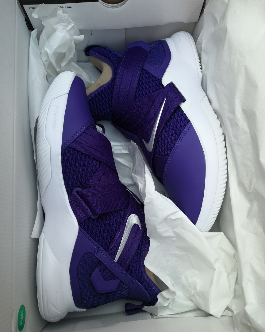 主要是买的eastbay、finishline和shoeba
