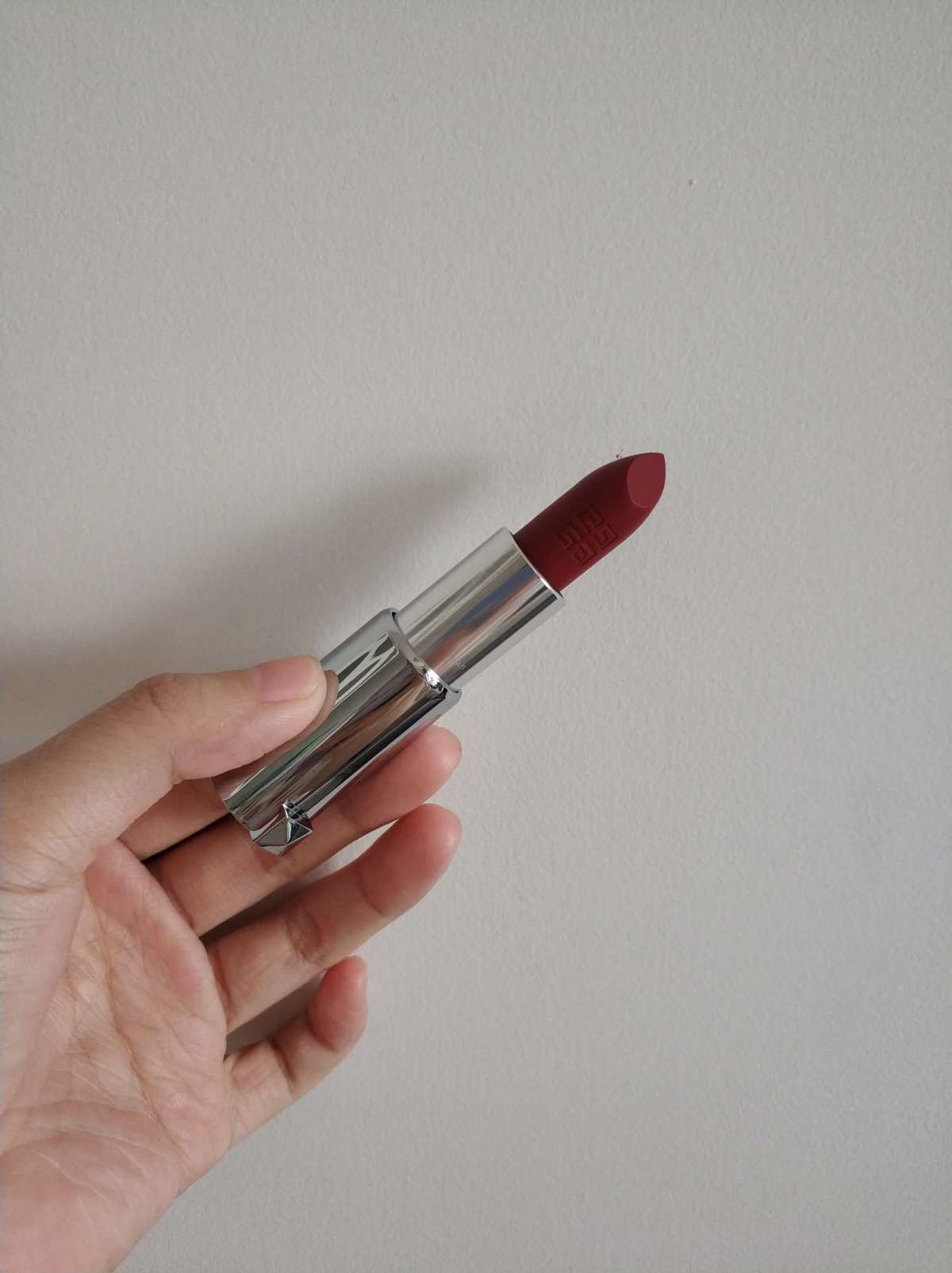 纪梵希n37 全新**购入。 换的时候，我可以提供凭证证明。