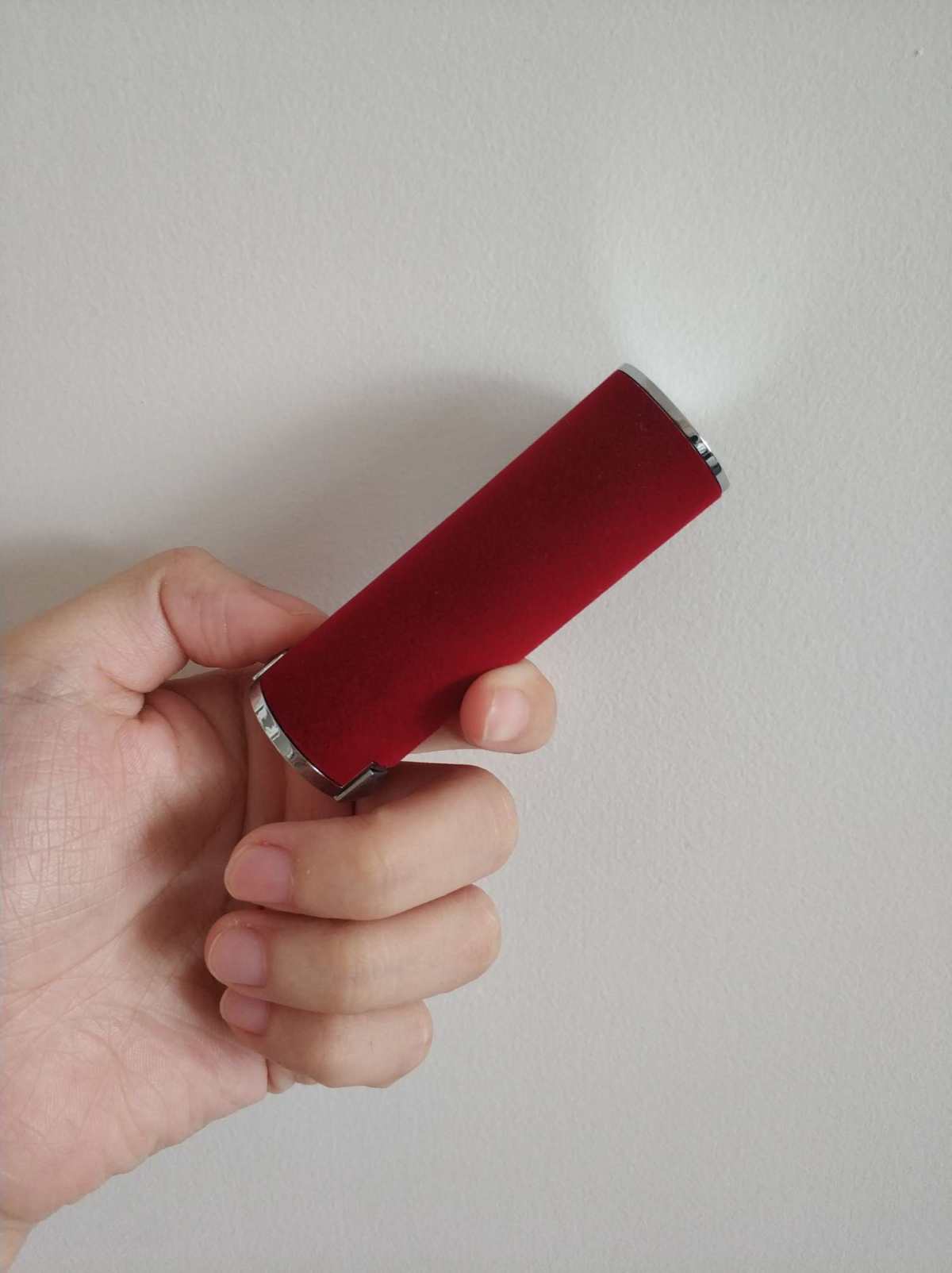 纪梵希n37 全新**购入。 换的时候，我可以提供凭证证明。