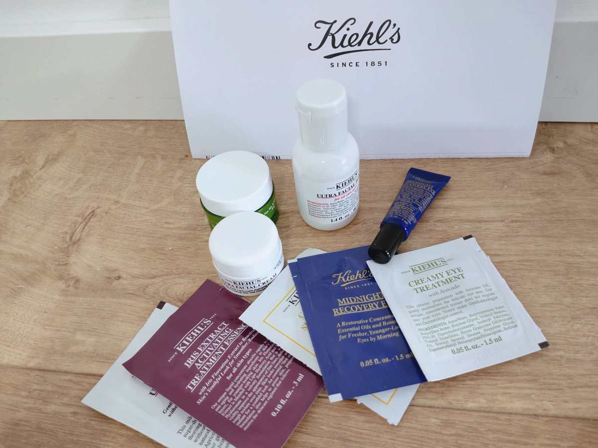 今天终于收到了科颜氏的东西了，这西班牙的快递真的是无语，还算