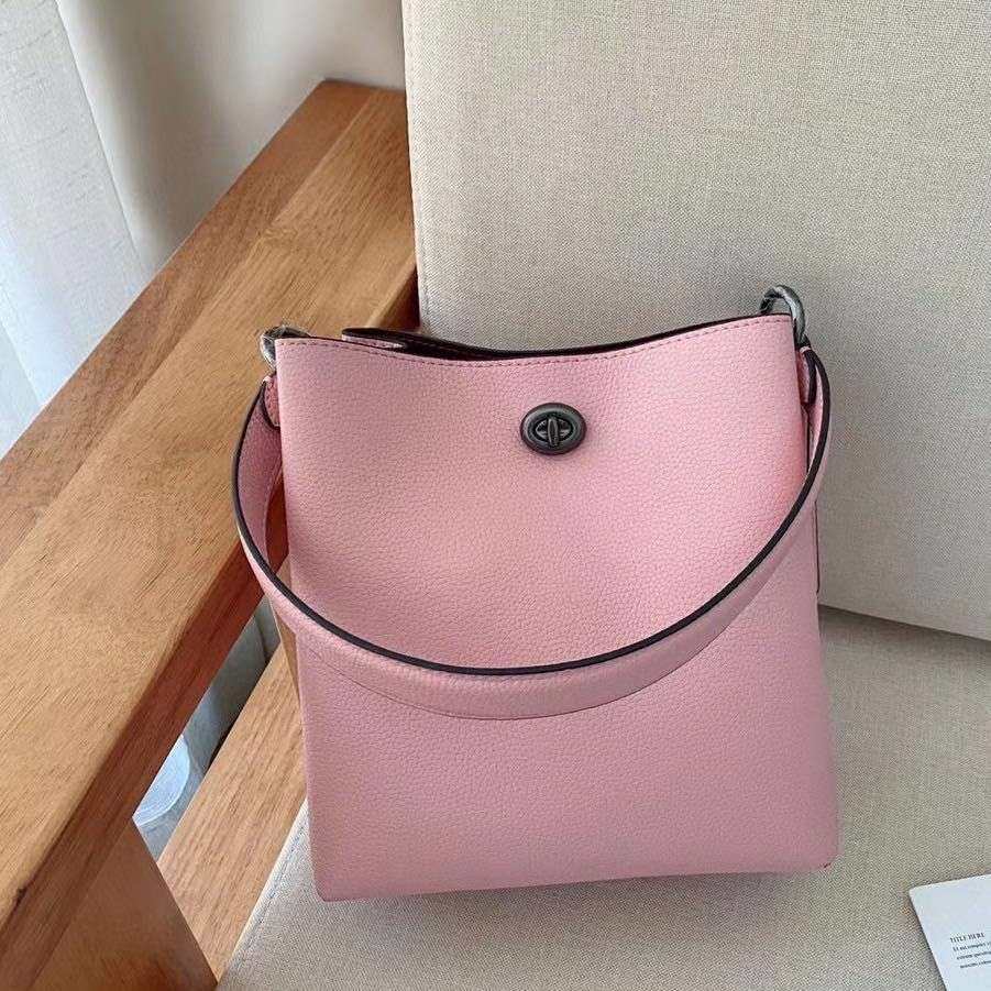 Coach水桶包嬉皮包👛️可盐可甜  真香系列🌹️  之