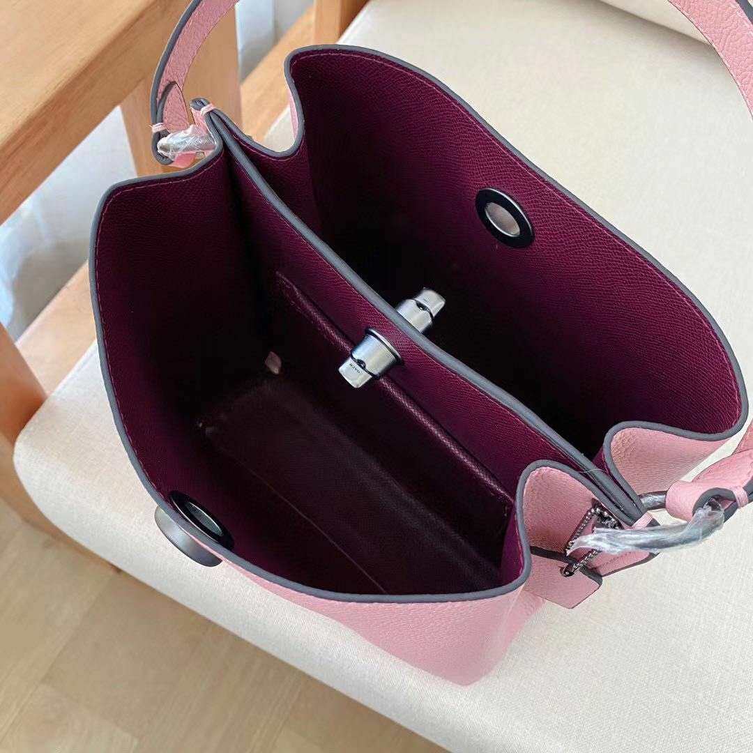Coach水桶包嬉皮包👛️可盐可甜  真香系列🌹️  之