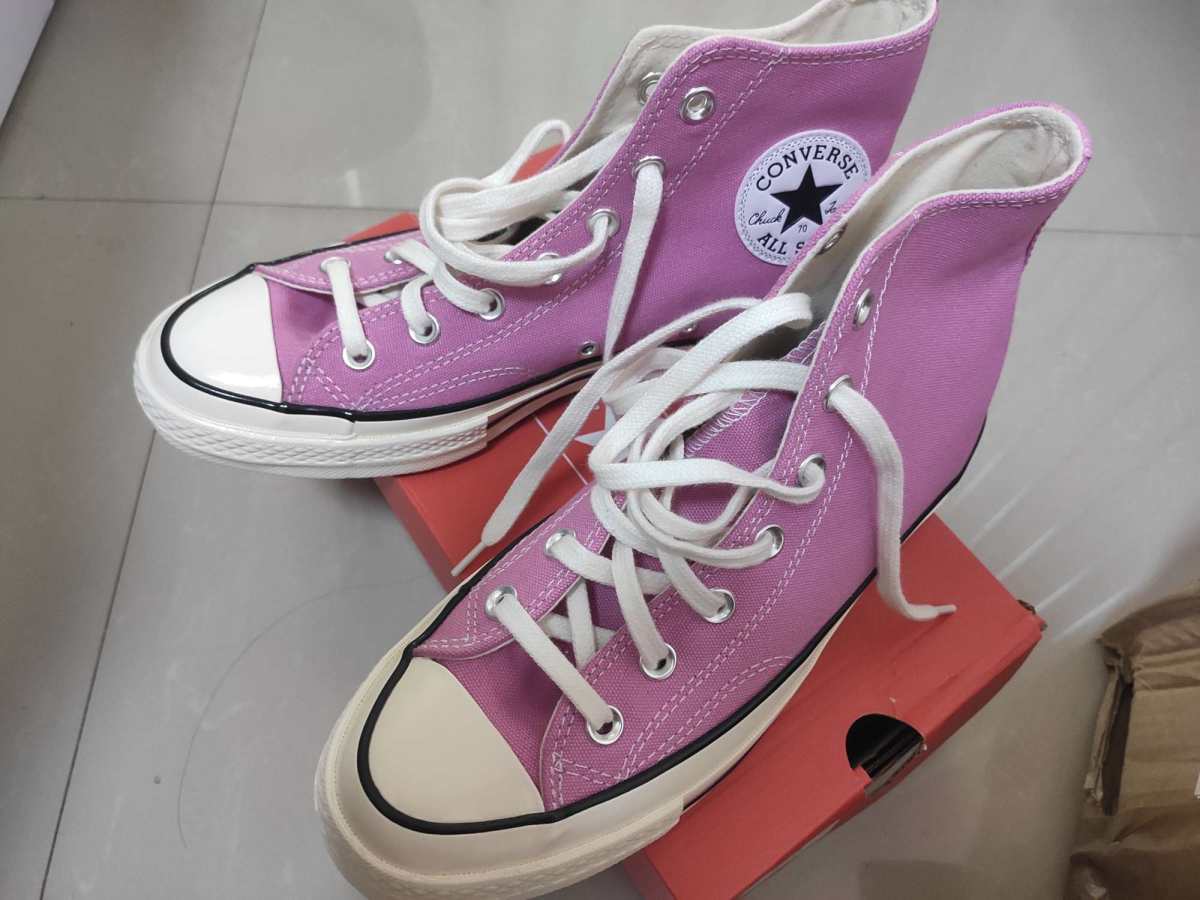 历经二十多天的匡威收到啦，总价五百多的匡威真的是超值，国内一