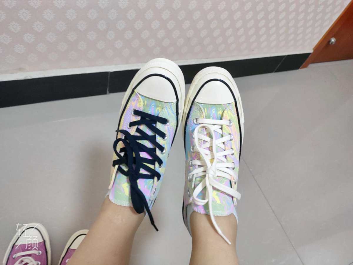 历经二十多天的匡威收到啦，总价五百多的匡威真的是超值，国内一