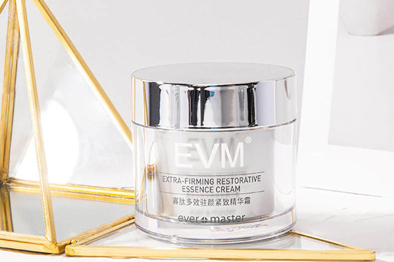 25岁是女人肌肤的分水岭。到了25岁后，肌肤的能力就会开始减