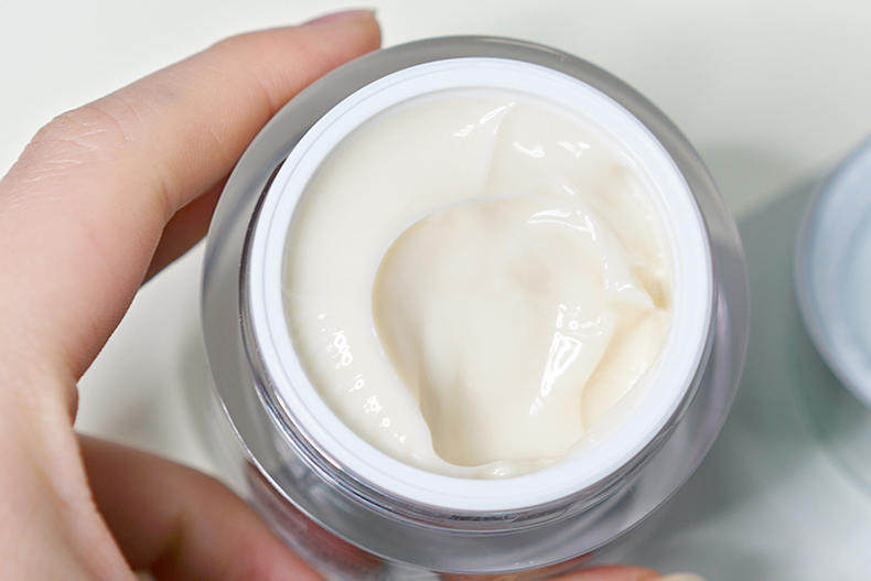 25岁是女人肌肤的分水岭。到了25岁后，肌肤的能力就会开始减