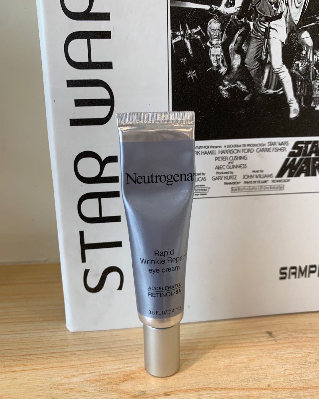 🎀 来一款神仙保湿眼霜，👉 就是[Neutrogena]