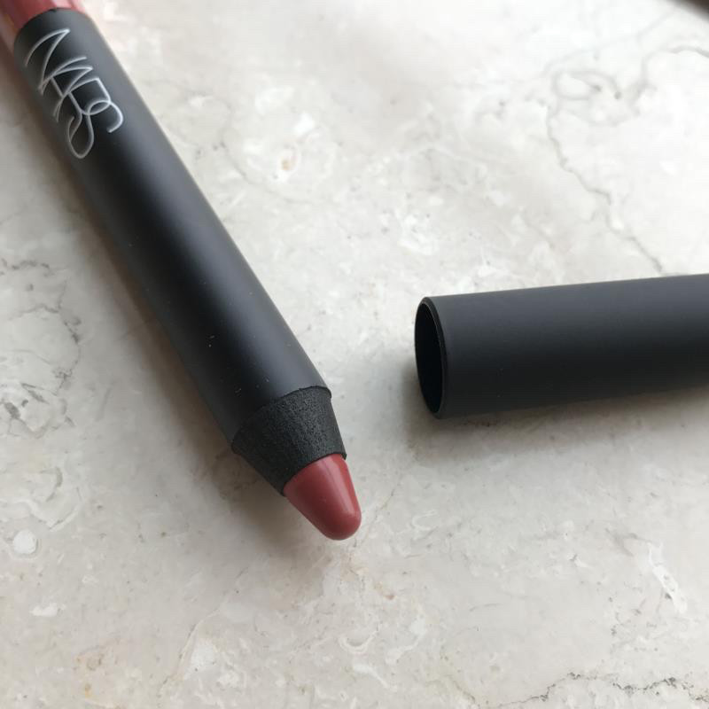💄  nars 唇膏笔，DV 豆沙色。 🎀 一秒钟让你陷