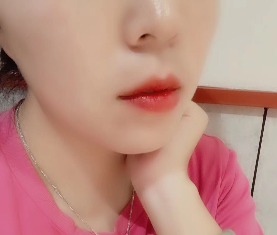 Dior红管唇釉 这个系列真的是纯纯的哑光质地。 颜色🎨: