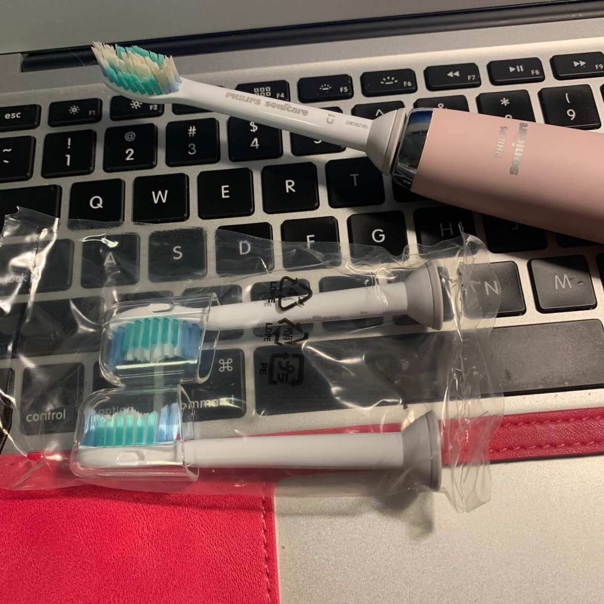 飞利浦电动牙刷头对比 🍇一直在用飞利浦电动​牙刷，以前用的
