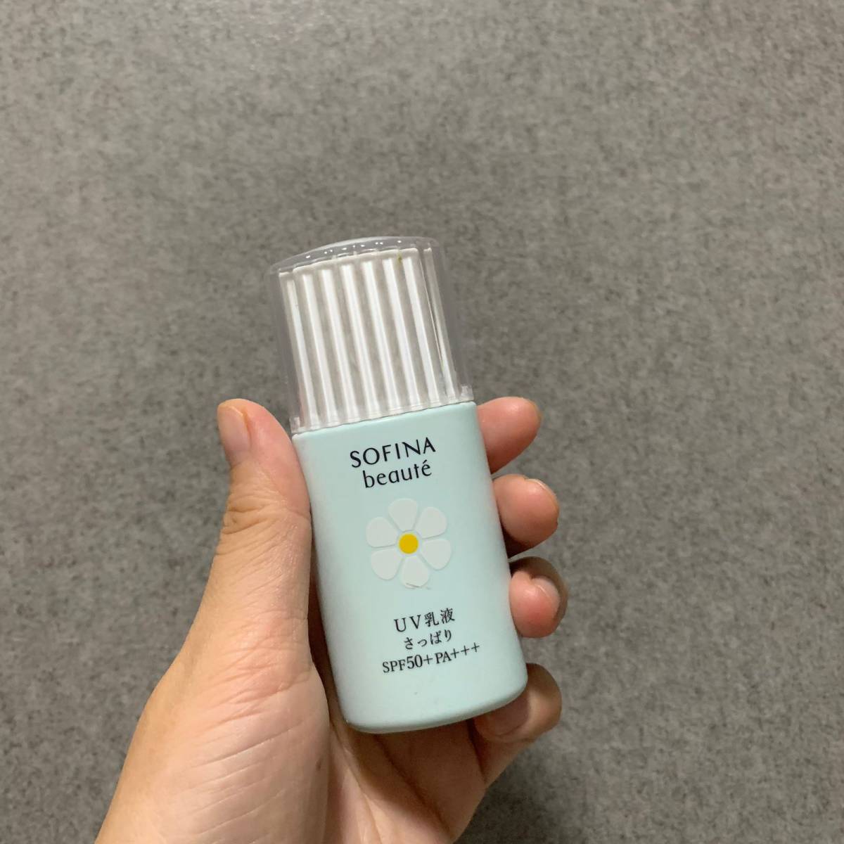 sofina小蓝花 大作战  🍇肤质：混合偏干性肌肤 轻微