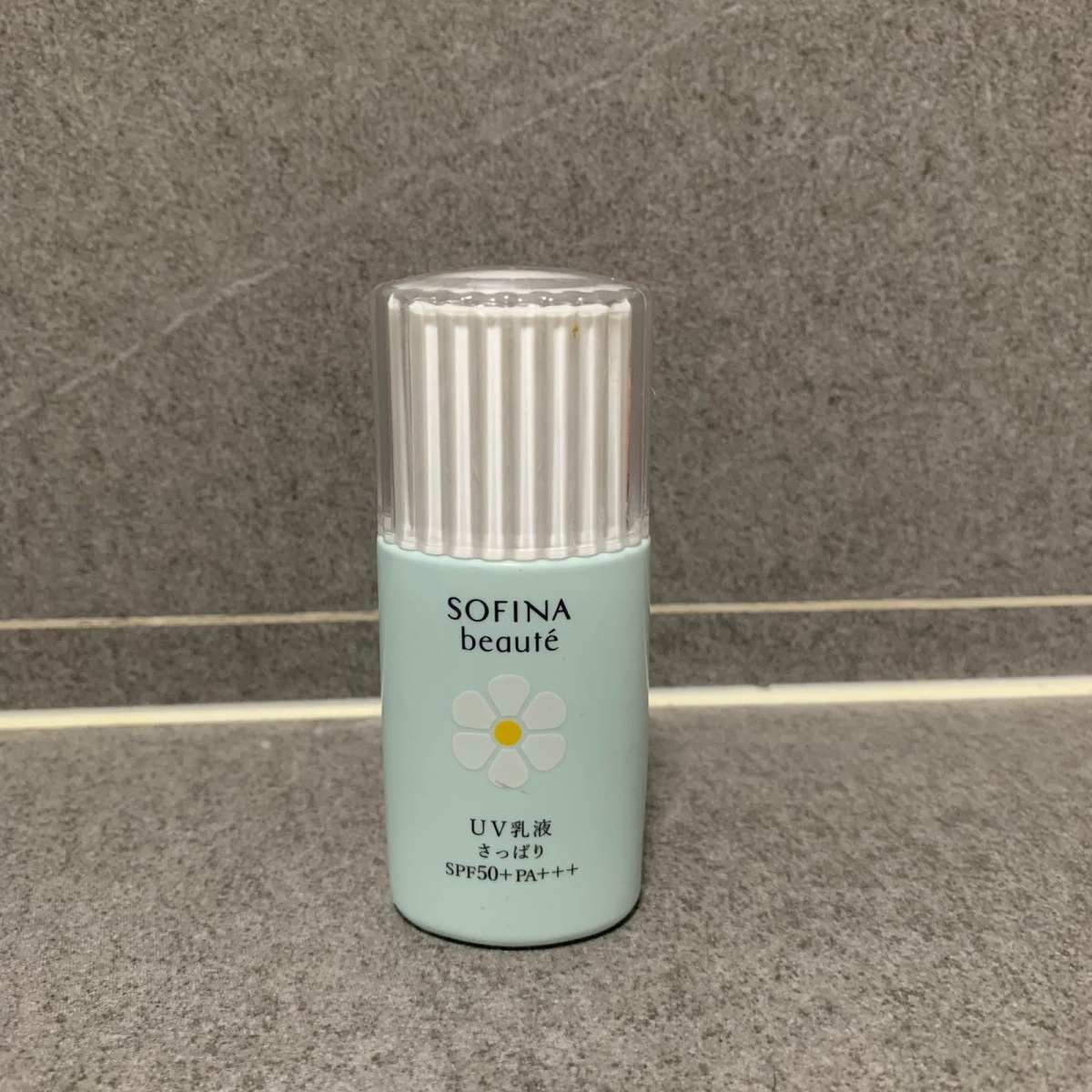 sofina小蓝花 大作战  🍇肤质：混合偏干性肌肤 轻微