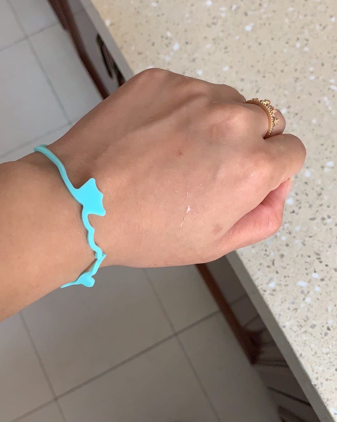 上个月开了一个蚊子大作战的车，哈哈哈，买了一堆对付蚊子的好东