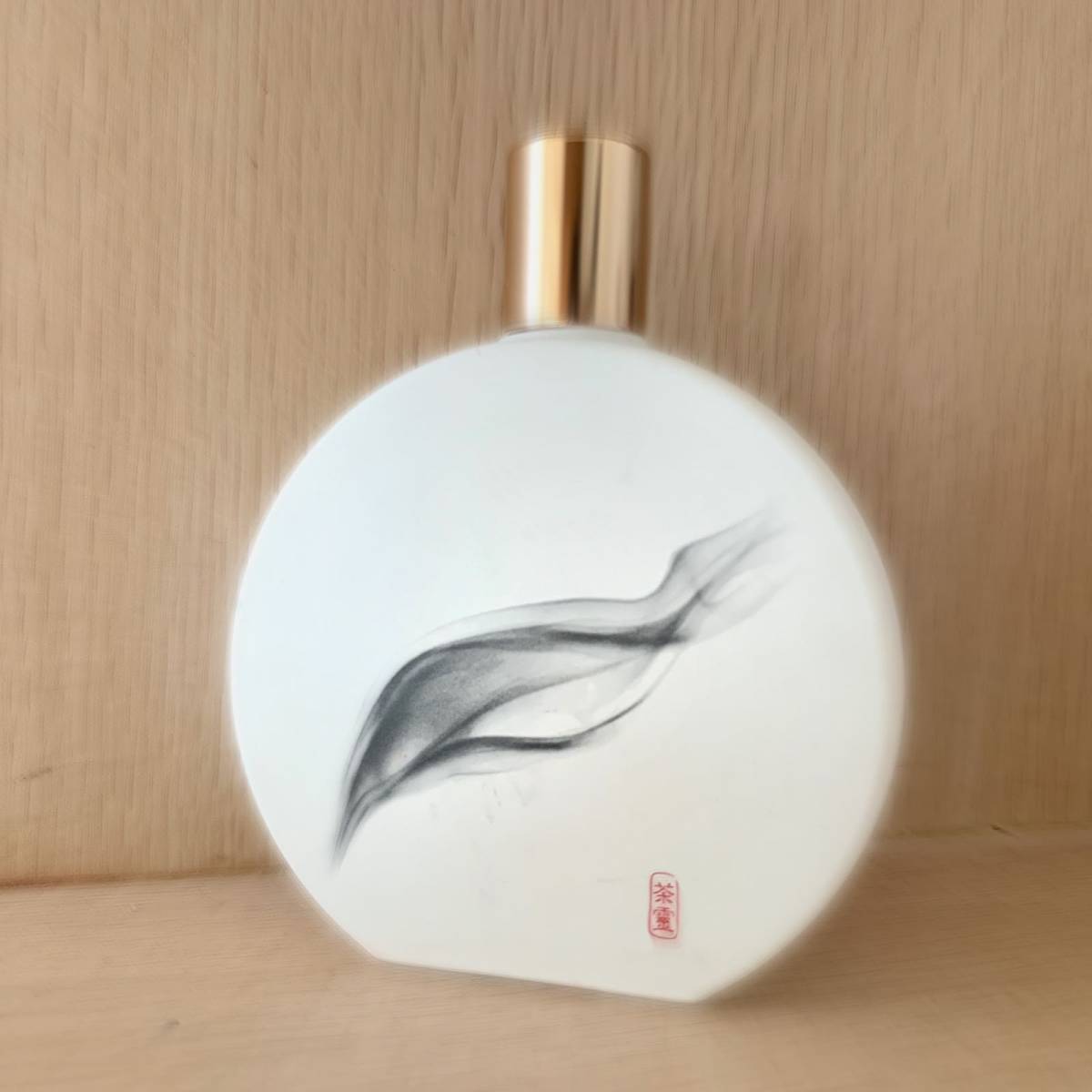 茶灵CHALING，性冷淡风的女香。 很少见的走中国风路线的