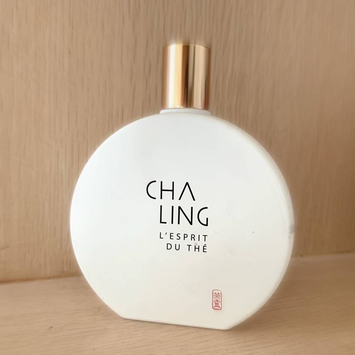 茶灵CHALING，性冷淡风的女香。 很少见的走中国风路线的