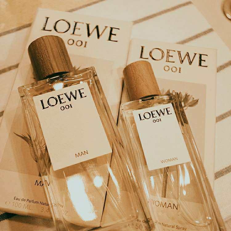 如果你和我一样是平时大大咧咧的女生，买它！  比起普遍偏甜的