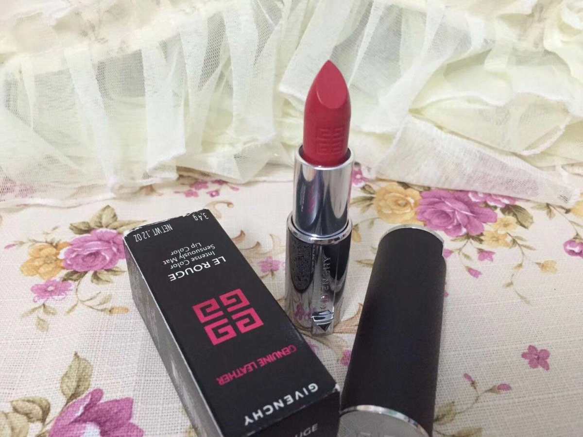 男友最爱的纪梵希小羊皮305💋️💄️  昨晚我家先生看见