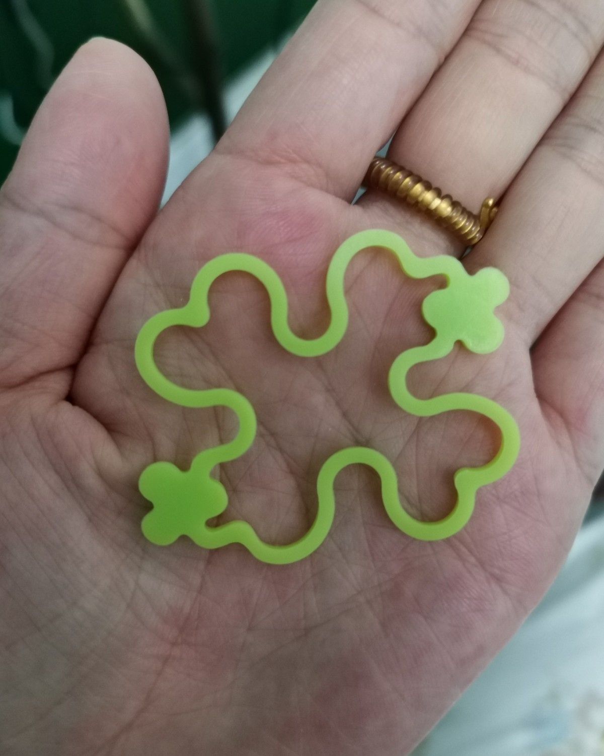 vape驱蚊器和金鸟驱蚊手环。驱蚊器本来是买了屯着准备给未出