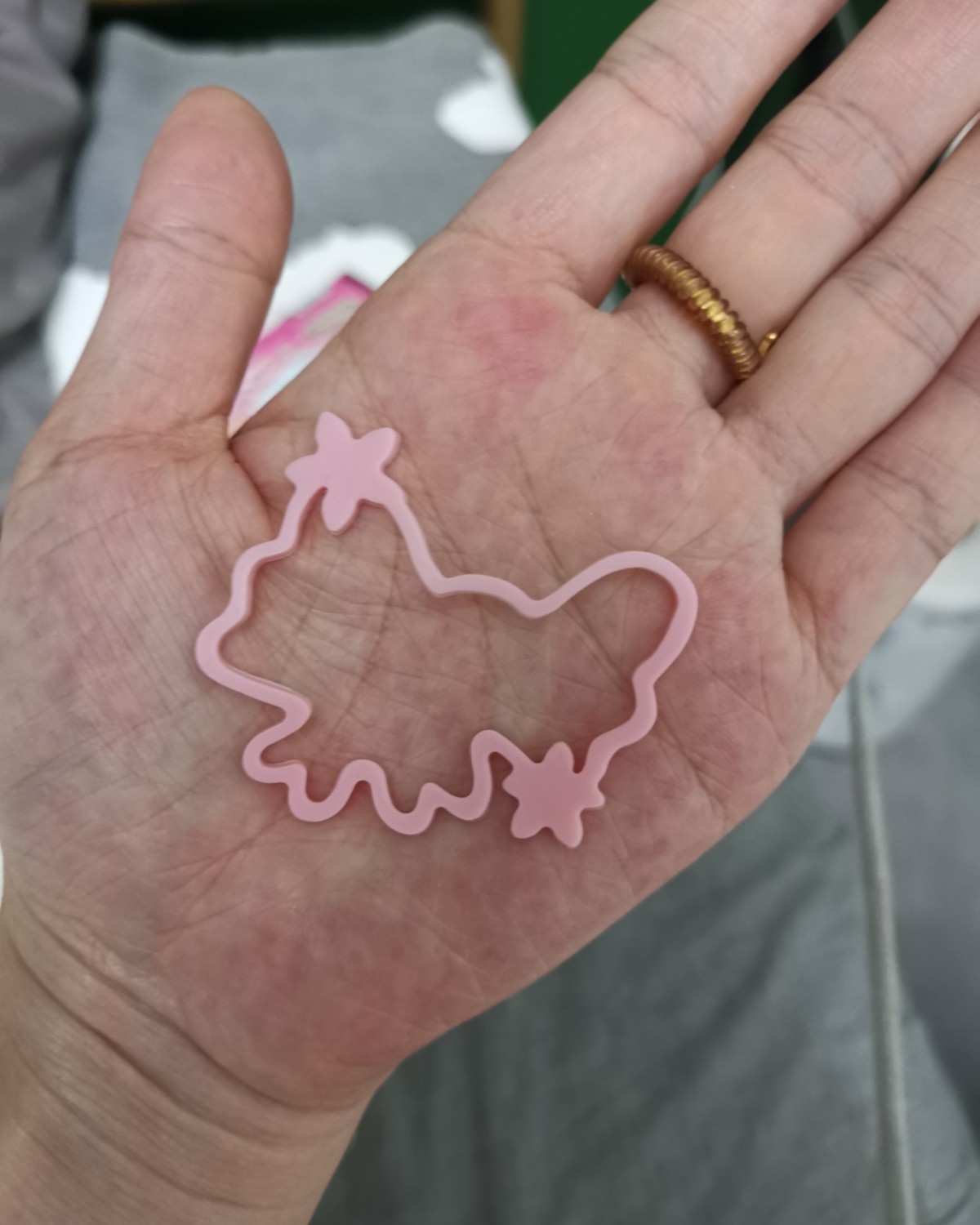 vape驱蚊器和金鸟驱蚊手环。驱蚊器本来是买了屯着准备给未出