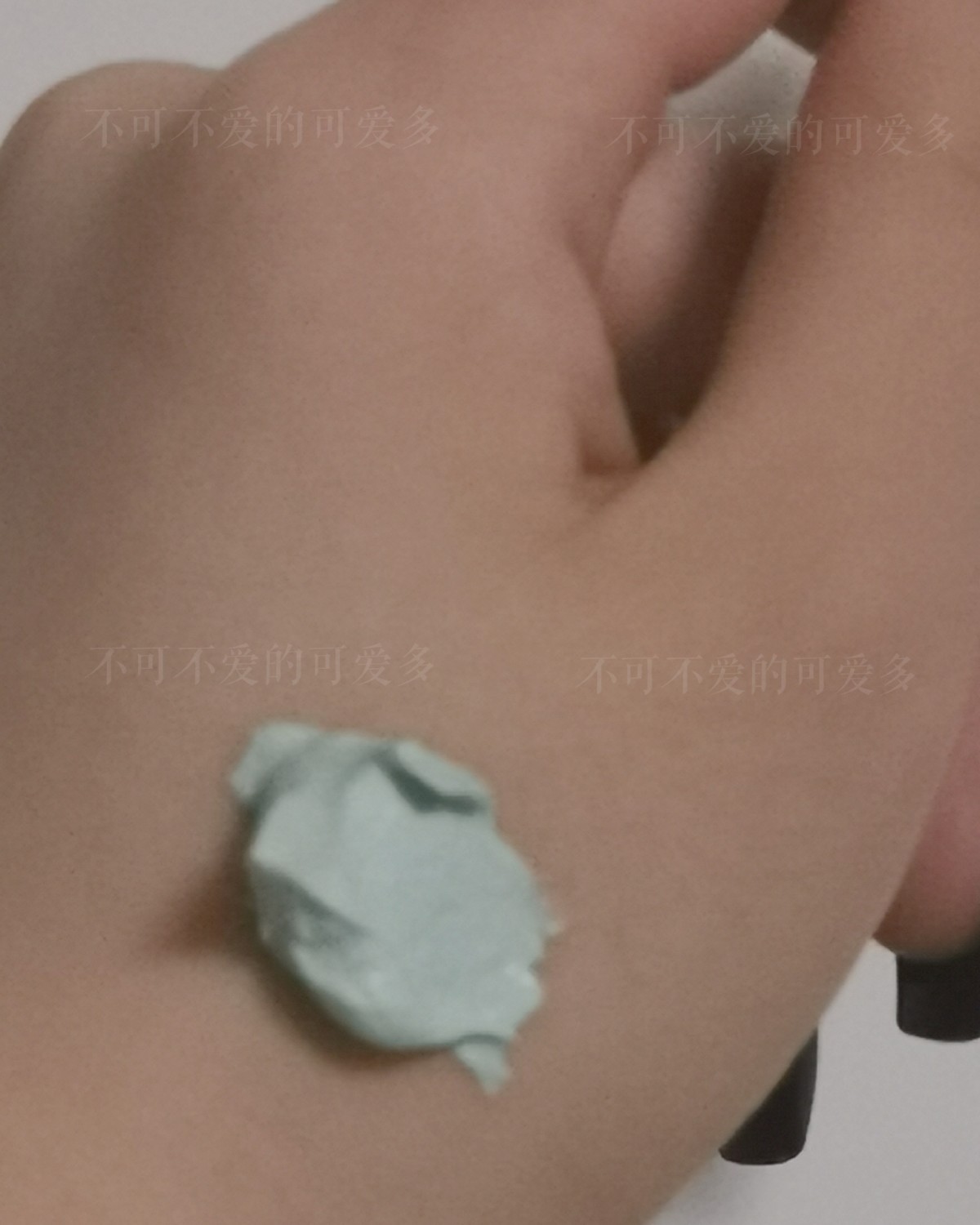 AA网清洁面膜 功效当然是清洁啦 是有颗粒状的 反正按照说明