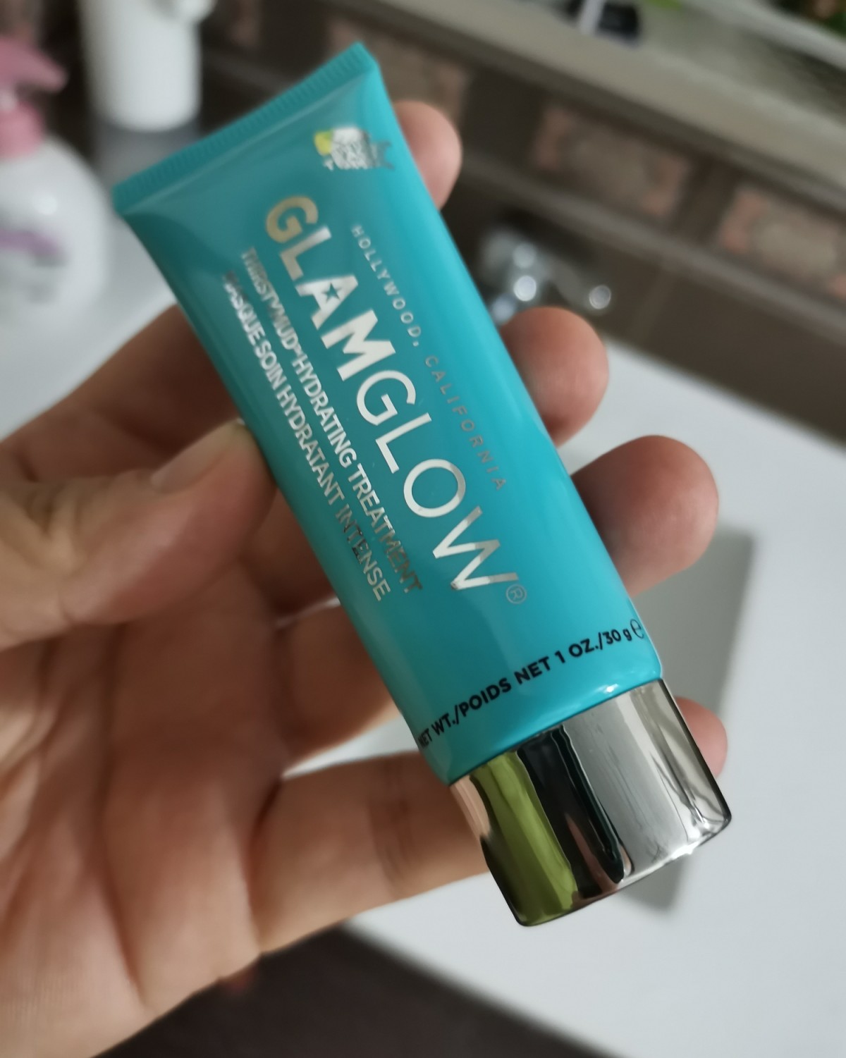 今天打卡的是格莱魅白罐清洁泥膜跟蓝罐补水面膜，在用它之前用了