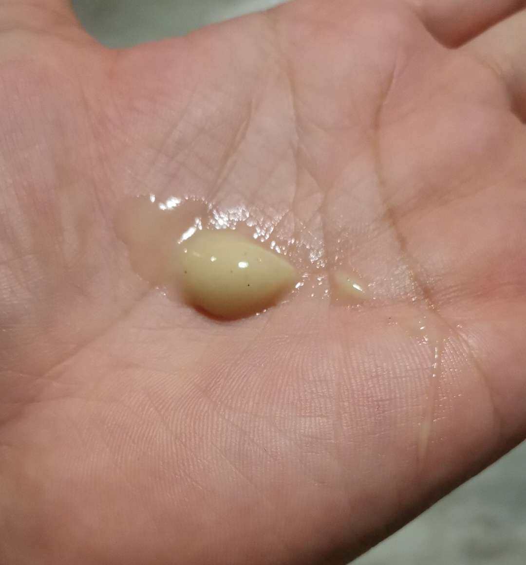 今天依旧是补水的一天，打卡格莱魅蓝罐泥膜，清清凉凉的，甜甜的