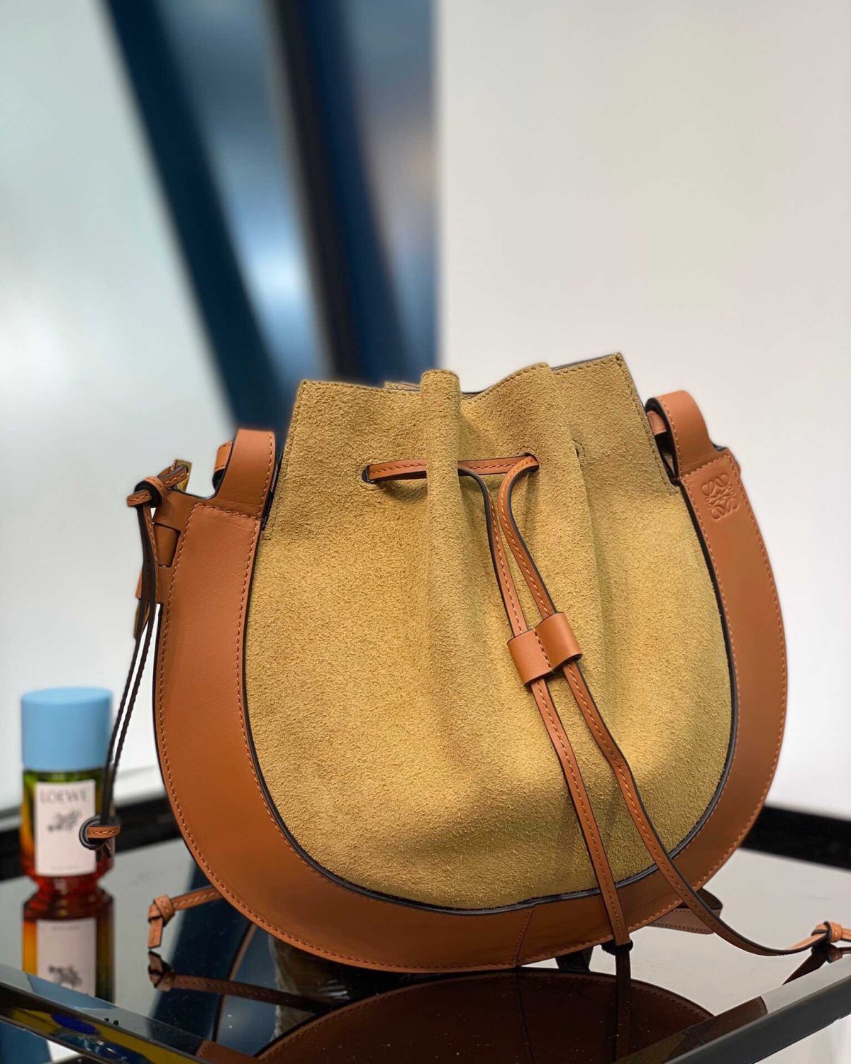 Loewe Horseshoe飞碟包 2020春夏新款的一股