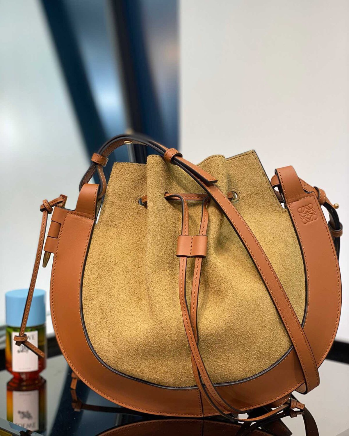 Loewe Horseshoe飞碟包 2020春夏新款的一股