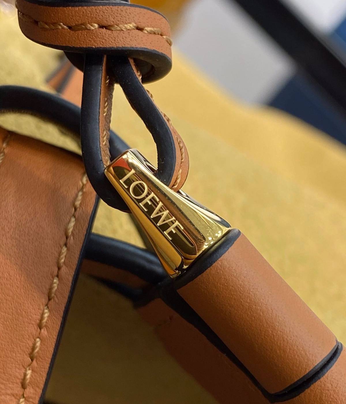 Loewe Horseshoe飞碟包 2020春夏新款的一股