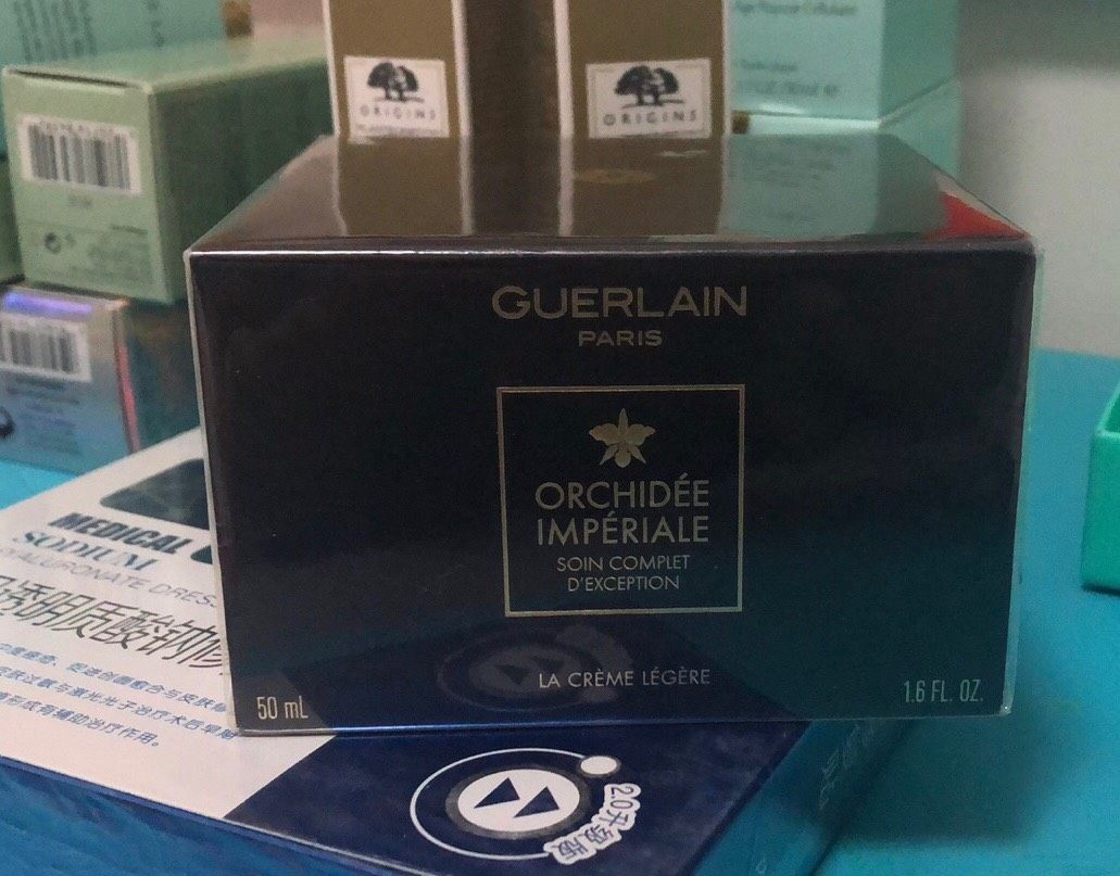 俄罗斯第二波 迎来了红腰子两瓶，YSL粉底液（中通小哥一下子