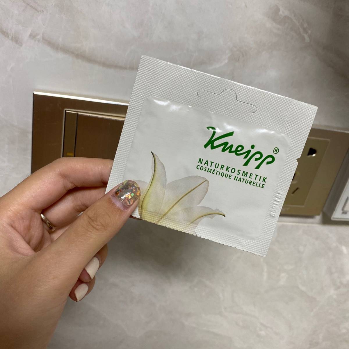 D3第三天面膜打卡 今天打开的是：德国kneipp 百合花保