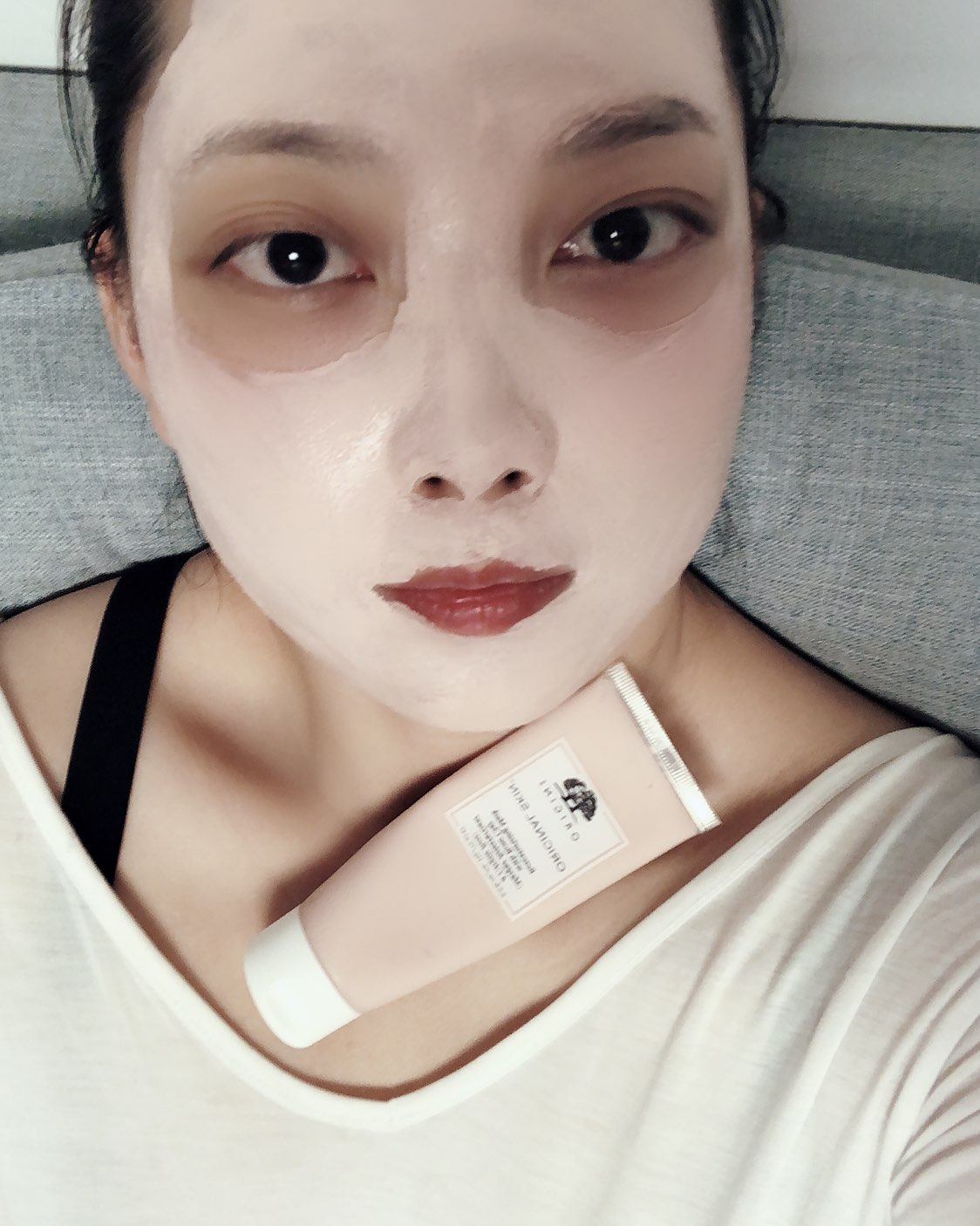 悦木之源粉娃娃 这款面膜集清洁和去角质为一体，他的成分玫瑰泥