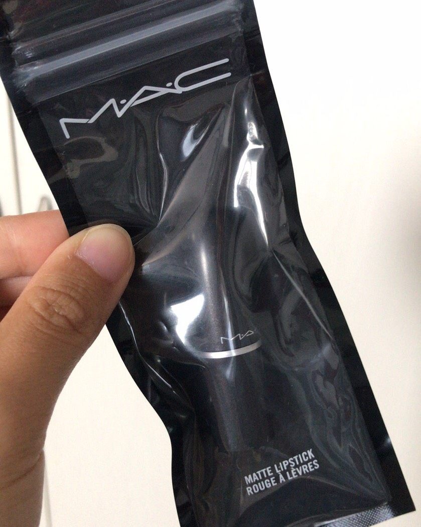 一大堆闲置的，全部都是海淘，有凭证，可出可换，换的话只要护肤
