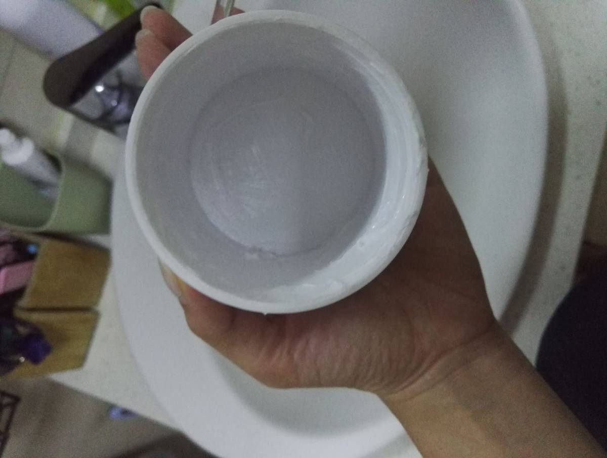 还是昨天晚上拍的照片了～福瑞达的玻尿酸面膜，最后一点点空瓶啦