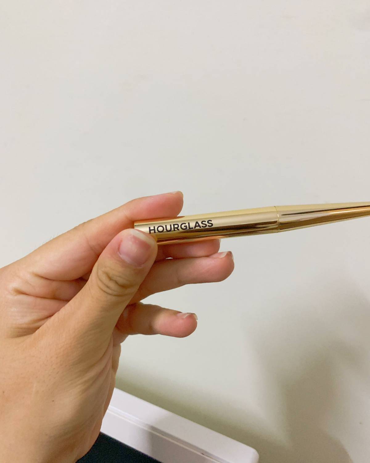 💄Hourglass黄金烟管口红 色号： i  can.t