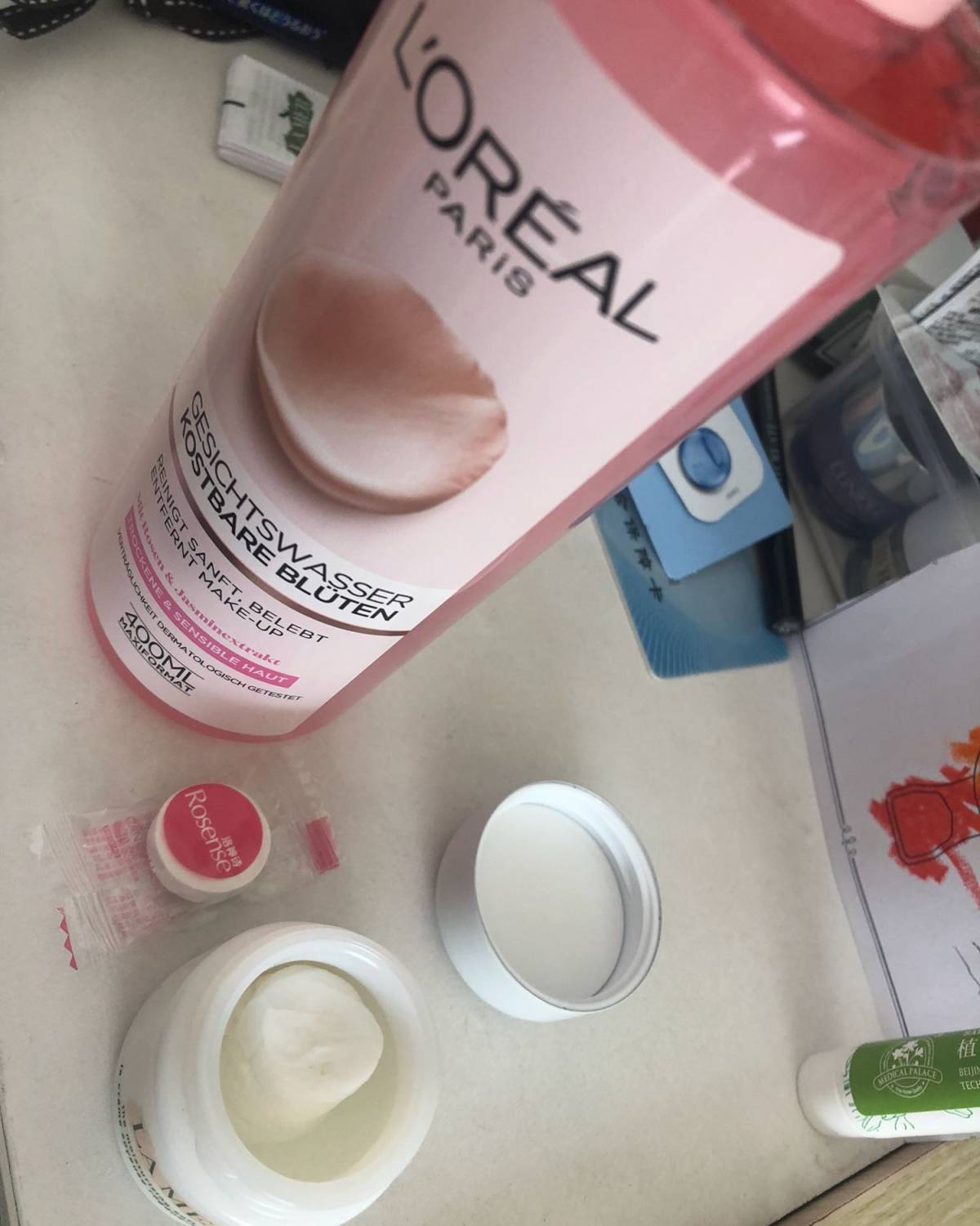 法国LOreal欧莱雅玫瑰精华柔肤水 有着平价兰蔻粉水的称号