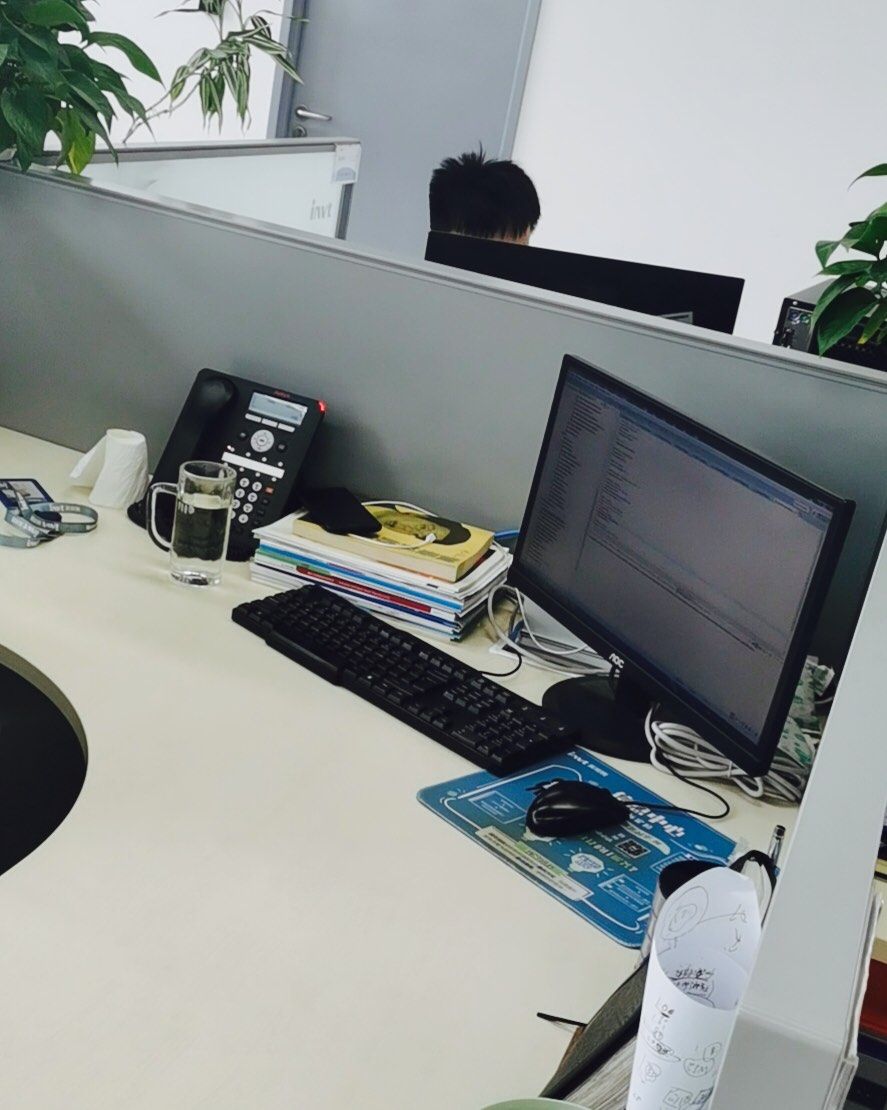 一起来晒办公桌: 给你们看看程序员的办公桌,当然我不是程序员,我老公