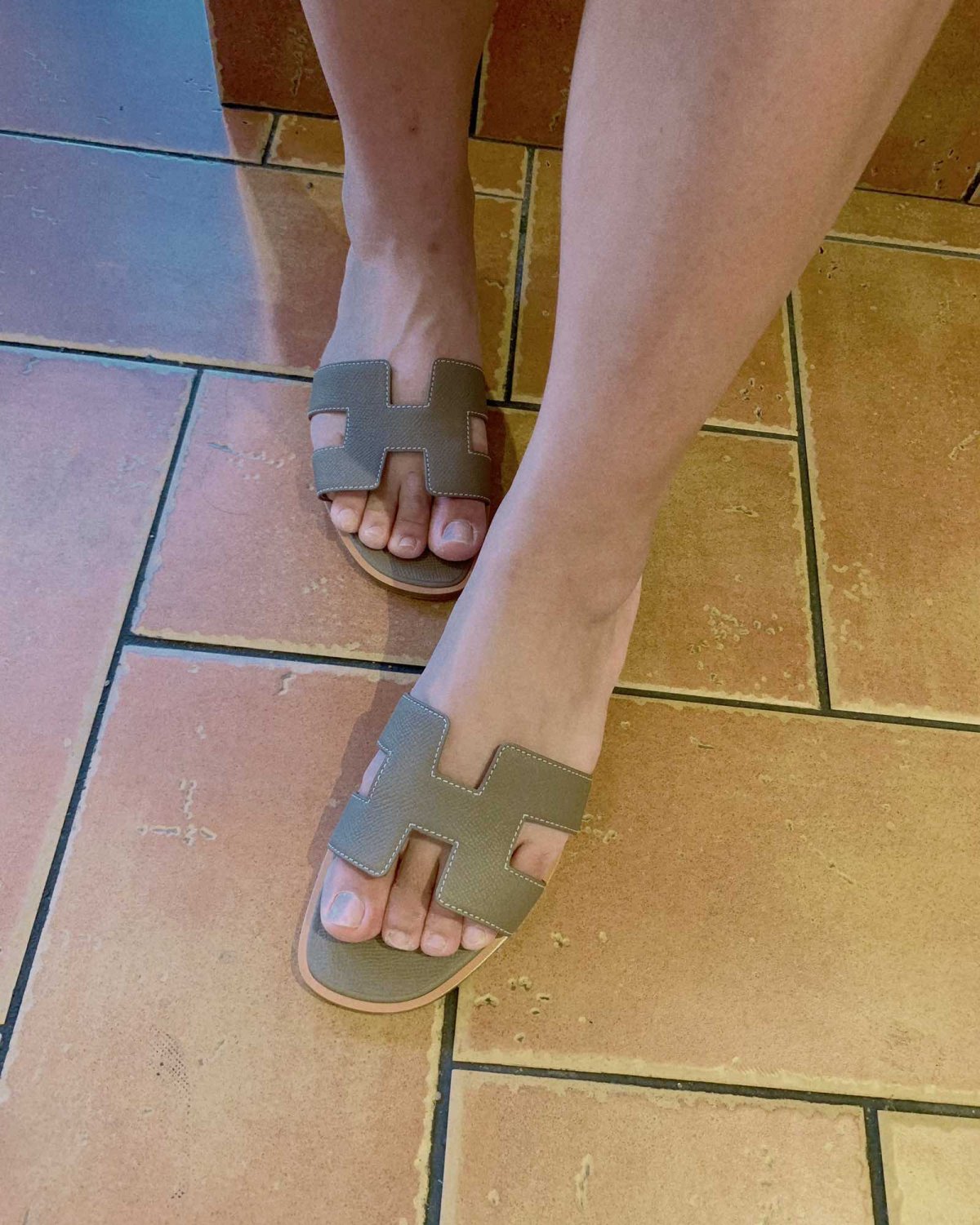 海淘开箱记 📺 爱马仕 H 拖 大象灰  包装如图所示 三