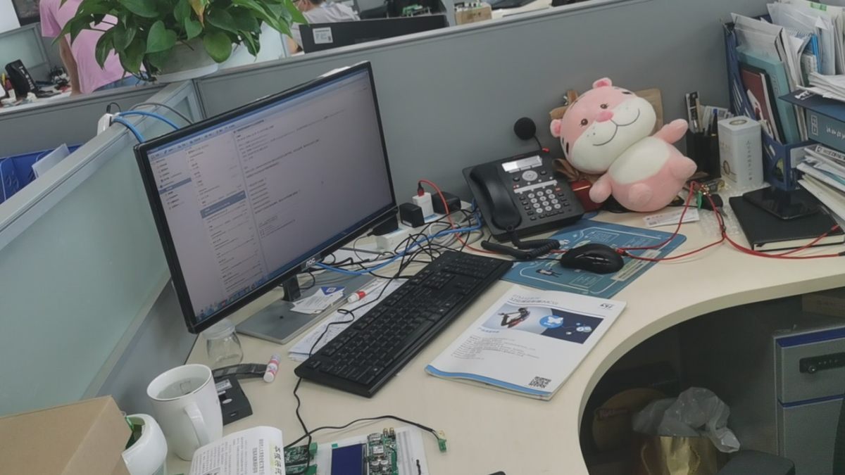 🐦一起来晒办公桌🐦：        给你们看看程序员的办